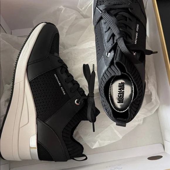 MICHAEL Michael Kors
Women's Georgie Knit Lace-Up Trainer Sneakers - Picture 7 of 9